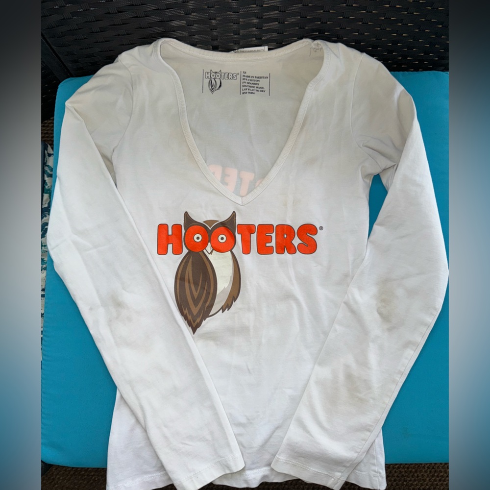 Hooters XS white long sleeve